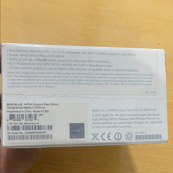 Apple AirPort Express Wireless Router - White - Picture 2 of 5